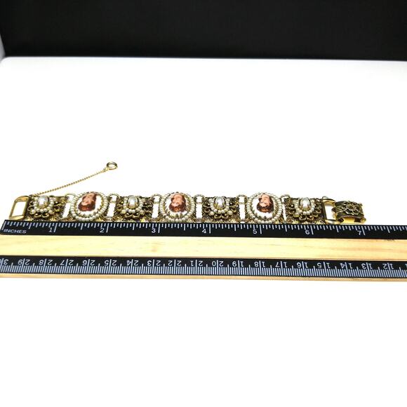 Vintage 1960s Faux Pearl & Victorian Lady Link Bracelet, Gold Tone - Picture 5 of 10